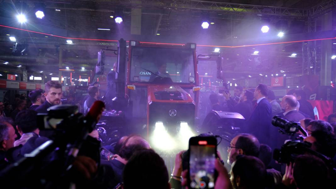 Konya devi, nostaljik traktörü teknolojiyle donattı 3